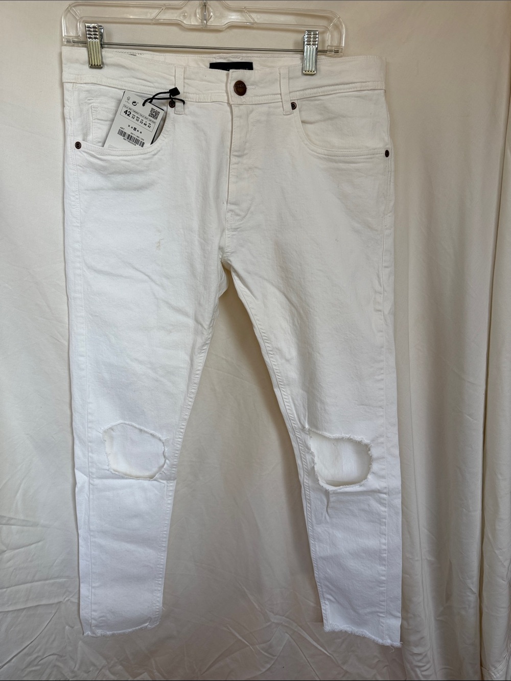 Zara Men's White Skinny Jeans with Knee Rips